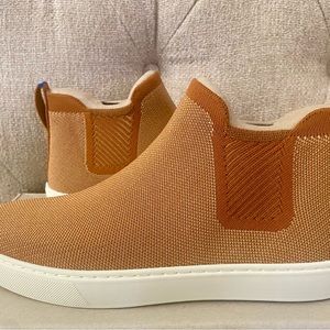 Rothys Fawn Chelsea (sneaker, boot) NEW Size 9